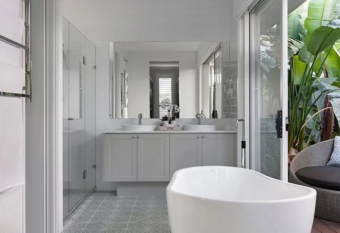 qld Blog 2025 01-Jan Building-Homes-for-Seamless-IndoorOutdoor-Living-in-Australia queenslander-house-designs-timeless-style-for-your-new-build-article-image-700x480-2