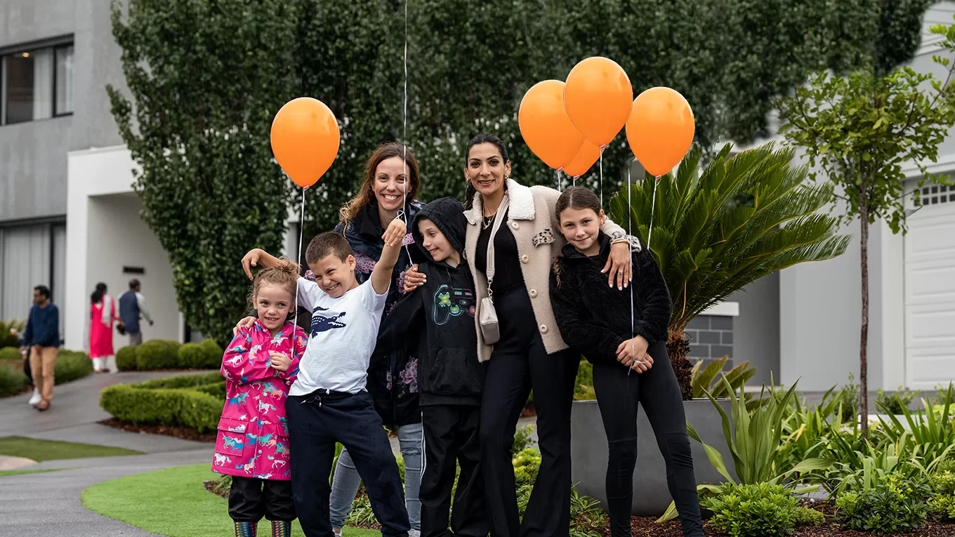 nsw Blog Lochinvar-Open-Home-Day clarendon-homes-lochinvar-display-open-home-day-family-1360x765