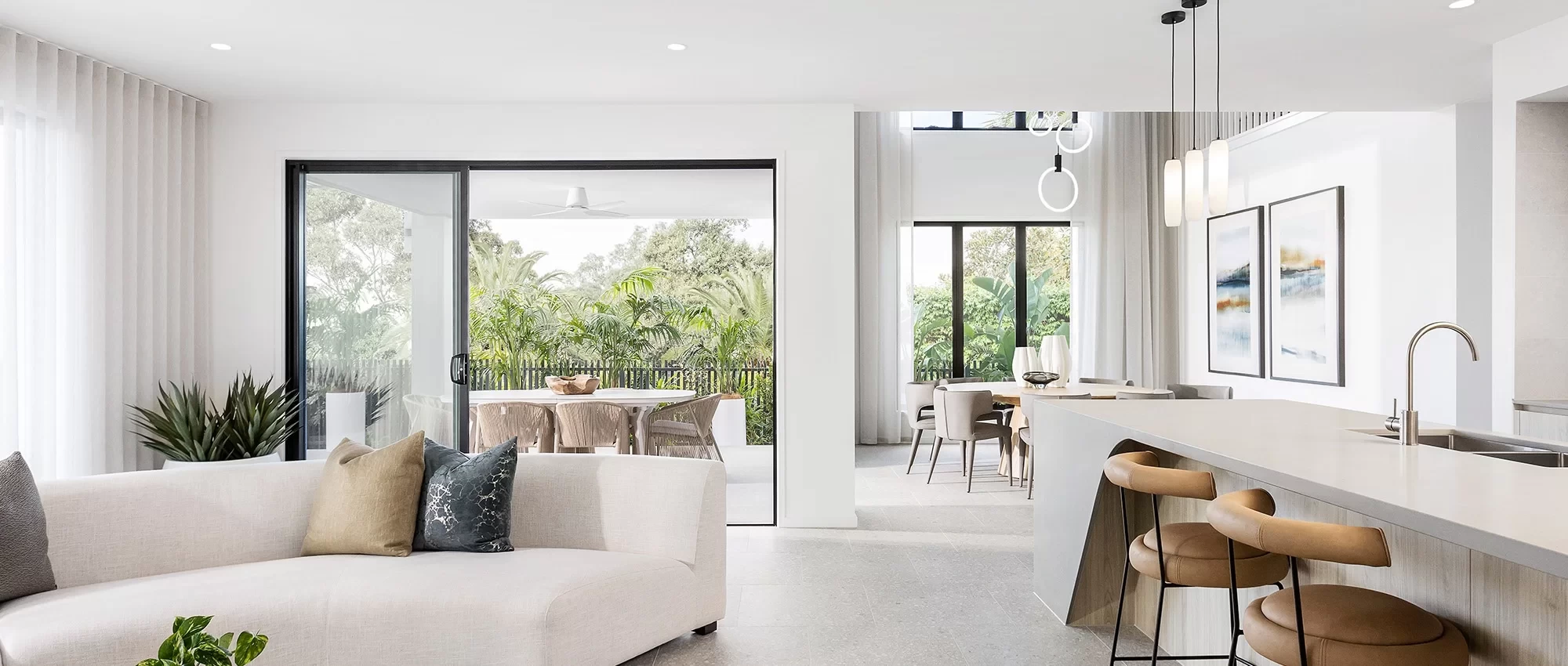 qld Blog 2025 02-Feb clarendon-homes-why-our-home-designs-stand-out-banner-image-2000x850