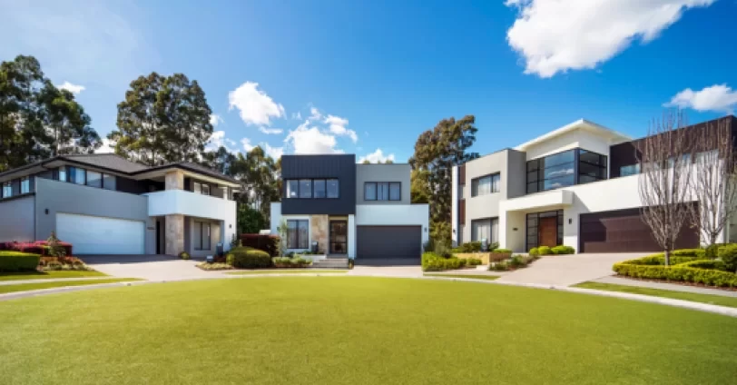 custom builder versus volume home builder sydney